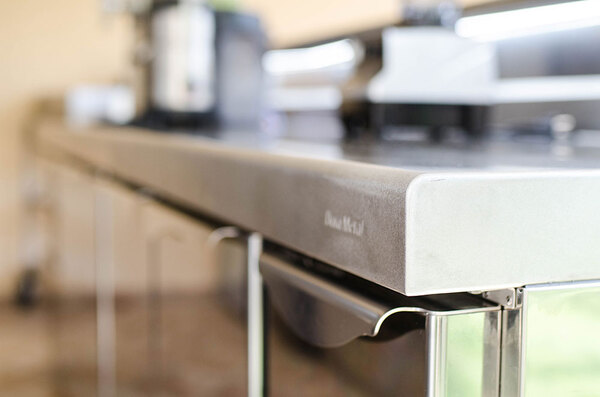 Detail proveden&iacute; dv&iacute;řek nerezov&eacute;ho baru