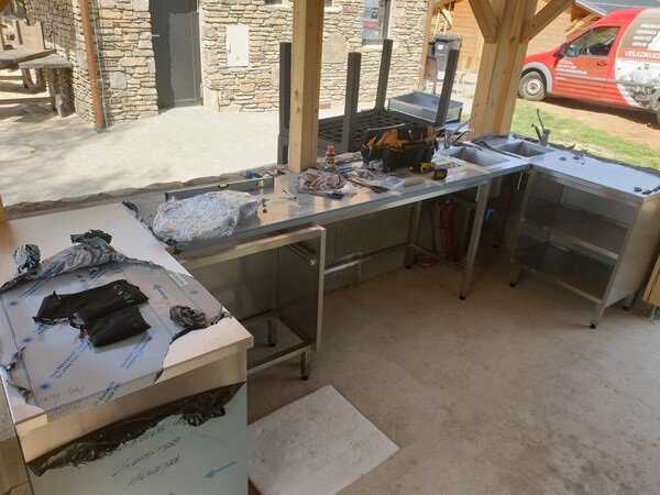 Venkovn&iacute; gril bar Rebe&scaron;ovice