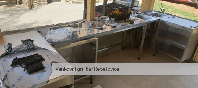 Venkovn&iacute; gril bar Rebe&scaron;ovice